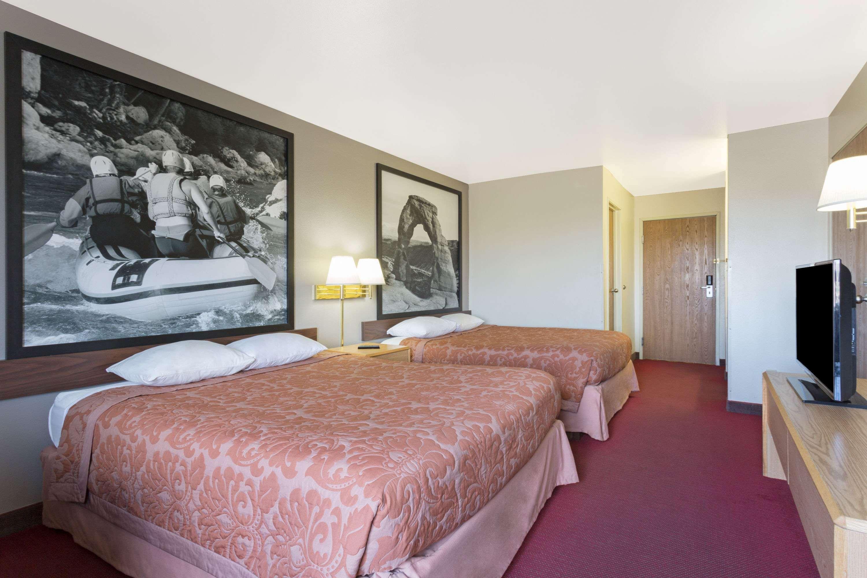 Super 8 By Wyndham Green River Exterior photo